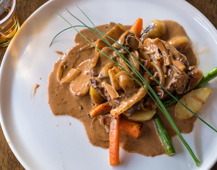 Mo: Schweinebraten mit Bratkartoffeln